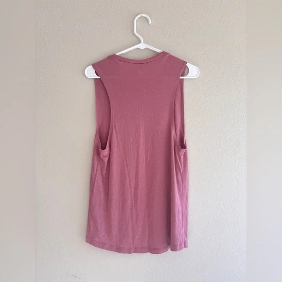 Vuori Investment in Happiness Muscle Tank Top Sleeveless Mauve Pink Large Sun - Picture 2 of 8